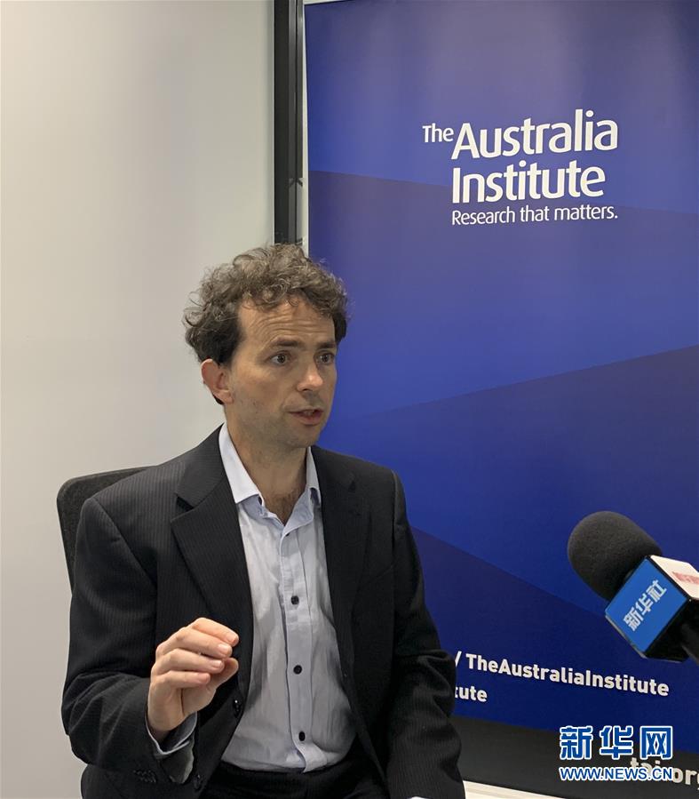 (國際疫情·圖文互動(dòng))專訪:污蔑中國不利于應(yīng)對(duì)疫情 各國應(yīng)合作提升“數(shù)字素養(yǎng)”——訪揭露新冠謠言的澳大利亞研究人員羅德·坎貝爾