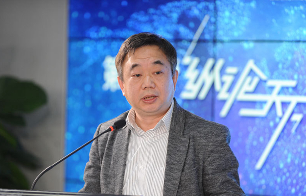 倪峰：明年看全球化，就是看中國